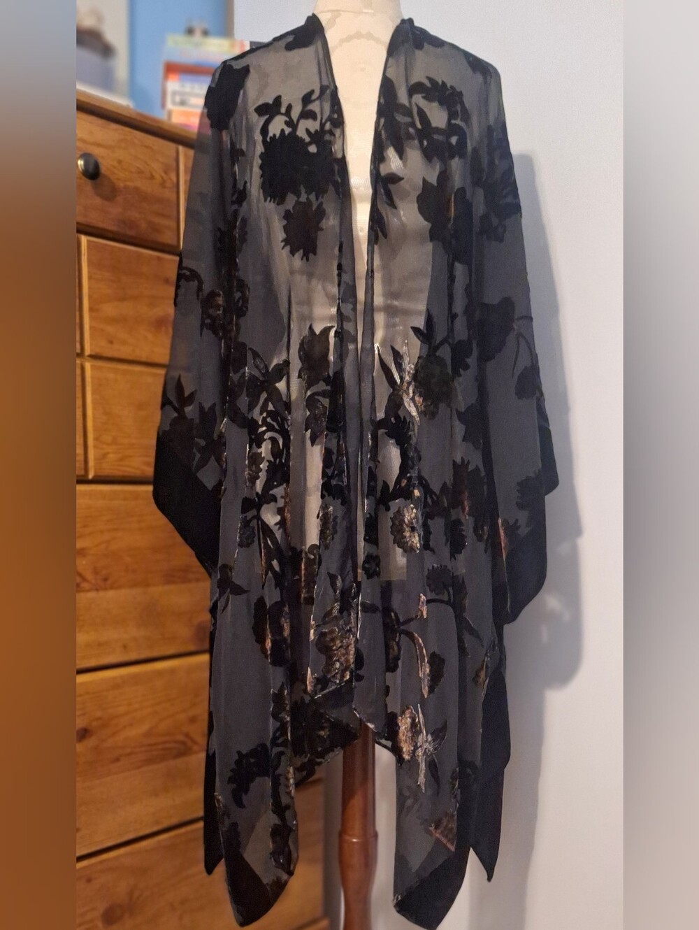 NWT Sheer Floral Velvet Burnout Ruana Kimono